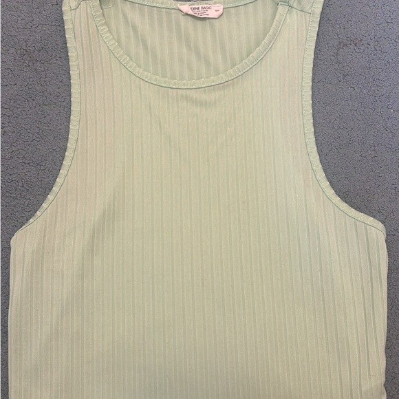 Women's Tank Tops Bundle - Picture 4 of 5